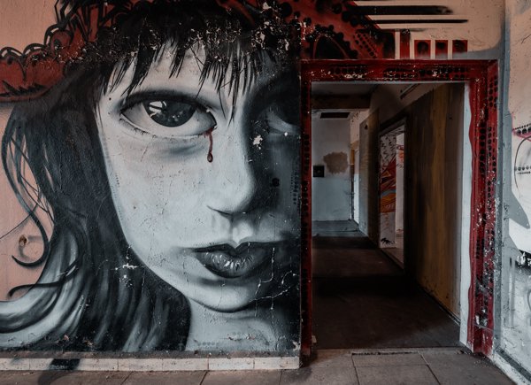 Portrait beside a corridor